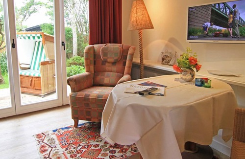 Wenningstedt-Braderup Cottage | Studio 06 - Pension Mowen Nest