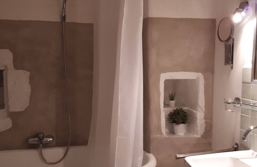 Saint-Paul-Trois-Chateaux Apartment | Studio for rent in Saint-Paul-Trois-Châteaux – village center, Drôme Provençale