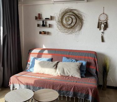 Mediterranee Apartment | Studio à 50 m de la plage, wifi, climatisation 2HOU34