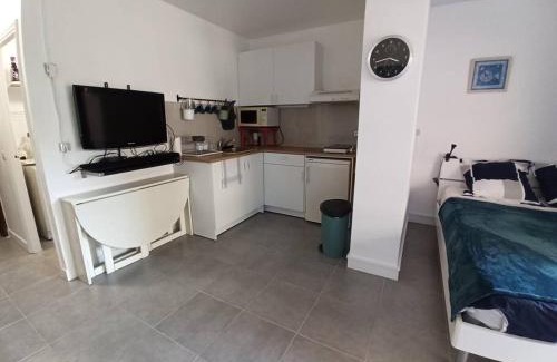 Prado - Republique Apartment | Studio 4 pers, terrasse, climatisation, parking inclus