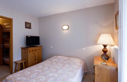 Brides-les-Bains Apartment | Studio 5 pers, centre Brides-les-Bains, balcon, proche thermes et télécabine - FR-1-512-19