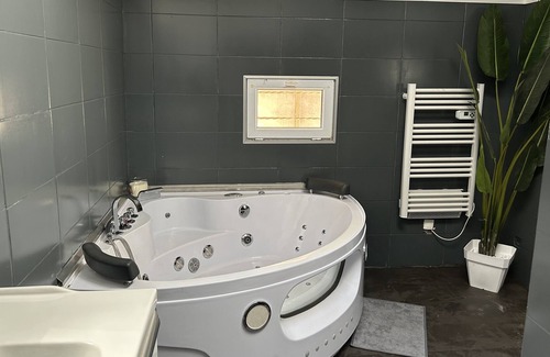 Chusclan Apartment | Studio 55m2