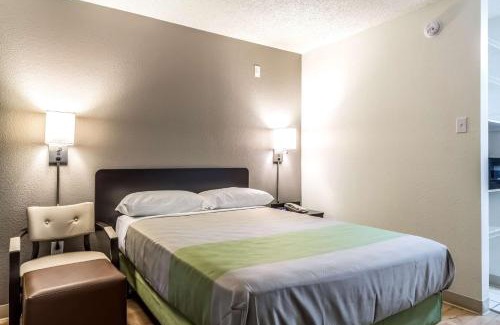 Dallas Hotel | Studio 6-Dallas, TX - Northwest