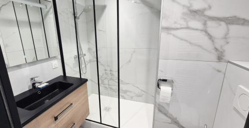 La Petite Motte Apartment | Studio 7 mn mer, refait neuf, cosy, parking, piscine