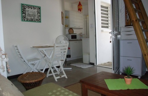 Saint-Pierre De La Reunion Apartment | studio Alamanda et son jardinet au soleil réunionnais