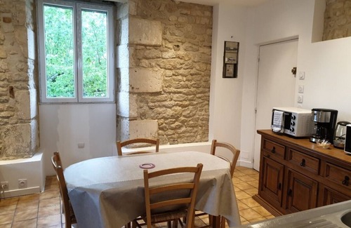 Chasseneuil-du-Poitou Apartment | Studio Apartment "5 - 3 Min Du Futuroscope" with Wi-Fi