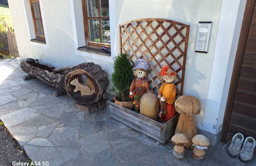 Valle San Silvestro Apartment | Studio Apartment 'Untersinnerhof Apt Herbst' with Mountain View, Shared Garden and Wi-Fi
