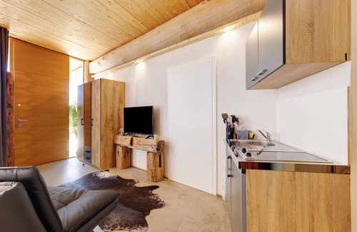 Rosenfeld Apartment | Studio Apartment '-6-die Sechs, 35qm' with Private Terrace, Shared Garden and Wi-Fi