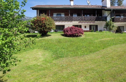 Untergrainau Apartment | Studio Apartment 'Aschaubichl - Wohnung Narzisse' with Mountain View and Wi-Fi