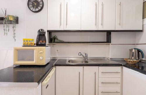Benalmadena Costa Apartment | Studio Apartment 'Estudio Ed Jupiter Benalmadena' with Sea View, Wi-Fi and Shared Pool