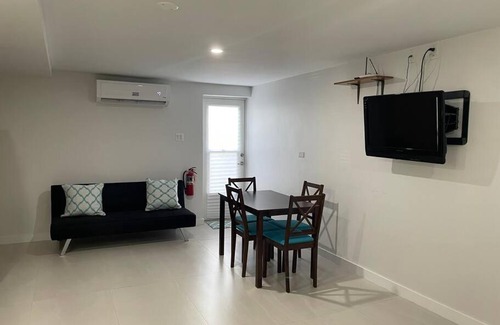 Seven Mile Beach Apartment | Studio Apartment in West Bay Rd. VR14
