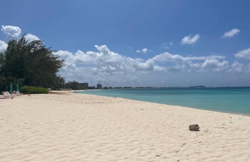 Seven Mile Beach Apartment | Studio Apartment in West Bay Rd. VR14