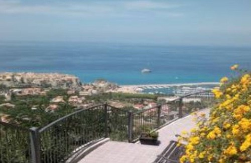 Drapia Apartment | Studio apartment in villa with Pool, 4km from tropea