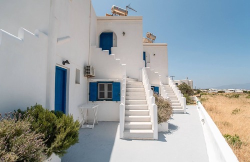 Mikri Vigla Apartment | Studio Apartment 'Maroulis Studios - 7' with Private Garden, Wi-Fi and Air Conditioning