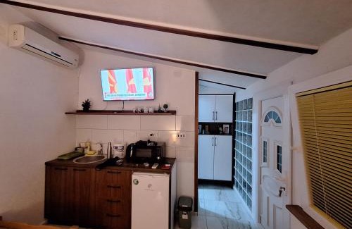 Ohrid Apartment | Studio Apartment ROOM 88 Yellow