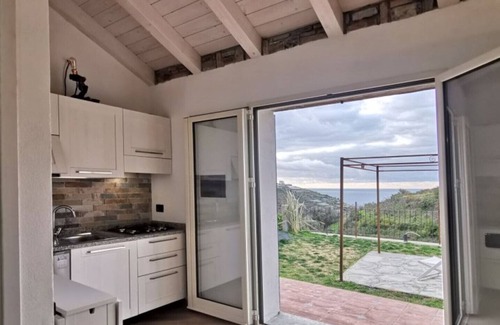 Pompeiana Apartment | Studio apartment with terrace/garden with sea view