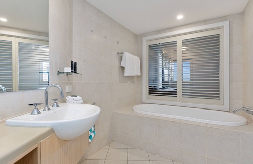 Northern Rivers Apartment | Studio Apartment with Partial Ocean View + WIFI