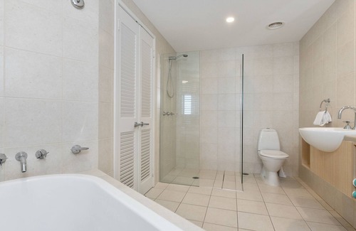 Northern Rivers Apartment | Studio Apartment with Partial Ocean View + WIFI