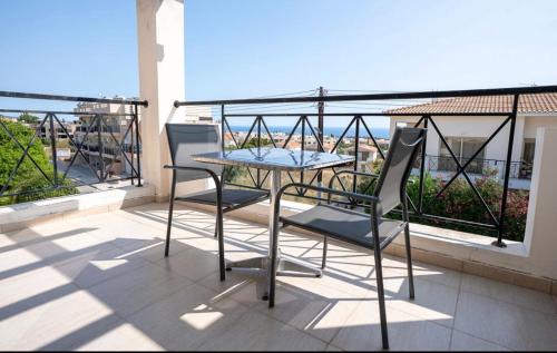 Peyia Town Apartment | Studio Apartment with Pool and Balcony Hillside and Sea Views For Business or Leisure Travellers