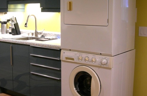 East Isles Apartment | Studio Apt. Lake of the Isles Inn Uptown Minneapolis Furnished Monthly Rental