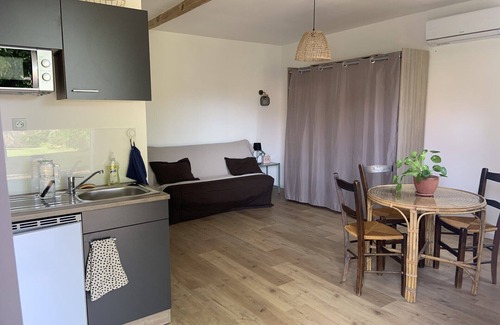 Soustons Apartment | Studio au Calme Donnant sur un Airial , Proche lac 1min et Océan 8min, Climatisé