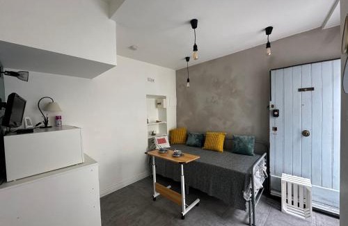 Orange Apartment | Studio aux portes du théâtre et de la gare
