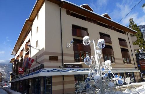 Brides-les-Bains Apartment | Studio avec Balcon en Centre-Ville, Proche Télécabine et Thermes à Brides-les-Bains - FR-1-512-14
