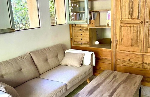 Est Apartment | Studio Avec Jardinet Niché Dans la Nature