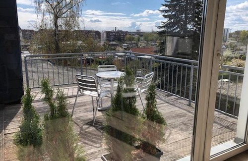 Moersenbroich Apartment | studio b - Sunny City Business Apartment with roof-top terrace for 2-4 guests