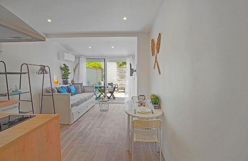 La Cote Radieuse Apartment | Studio calme et moderne à 300m de la plage -1-