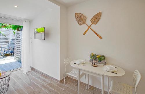 La Cote Radieuse Apartment | Studio calme et moderne à 300m de la plage -1-
