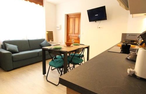 Bagneres-de-Luchon Apartment | Studio central cosy pour 2 pers, proche télécabine et thermes, équipé WiFi - FR-1-313-191