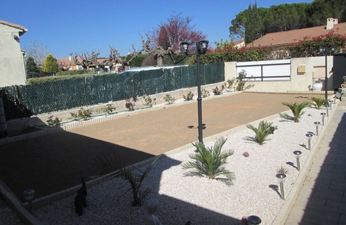 Le Muy Apartment | STUDIO climatisé 4 personnes + terrasse 15 m2 + piscine + pétanque