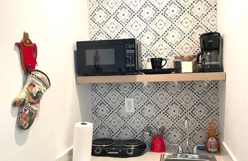 Coral Way Cottage | Studio close to Everything - 6S