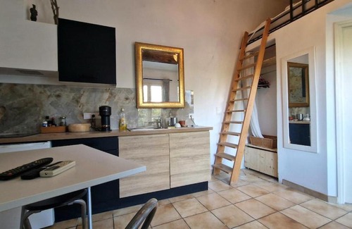 Villeneuve-les-Avignon Apartment | Studio coeur de Villeneuve