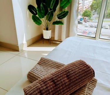Seri Kembangan Apartment | Studio Condo Seri Kembangan Serdang with pool and WIFI