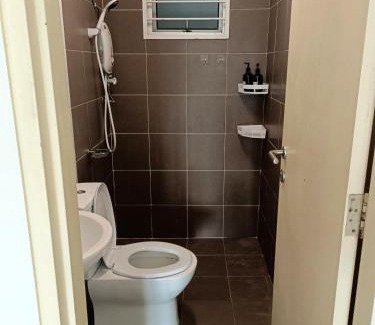 Seri Kembangan Apartment | Studio Condo Seri Kembangan Serdang with pool and WIFI