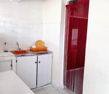 Point d'Or Apartment | Studio confortable aux Abymes, 28 m², proche des plages.