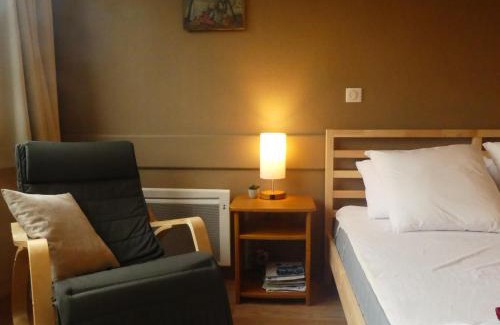 Laveissiere Apartment | Studio confortable Grand lit Queen Parking