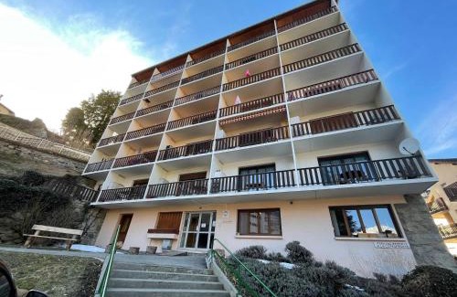 Brides-les-Bains Apartment | Studio Cosy 1* avec Balcon, au Centre de Brides-les-Bains, 2 Pers, Proche Thermes et Télécabine - FR-1-512-253