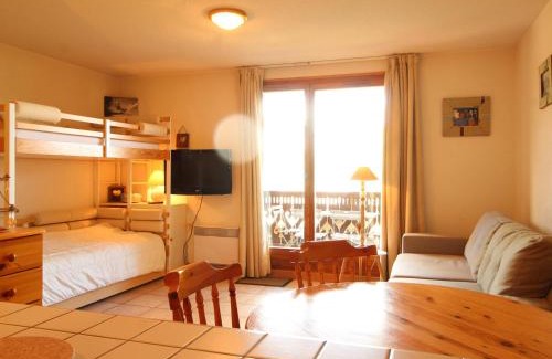 Les Carroz-d'Araches Apartment | Studio cosy 4 pers avec parking, lave-vaisselle, balcon, proche des pistes et commerces - FR-1-572-56