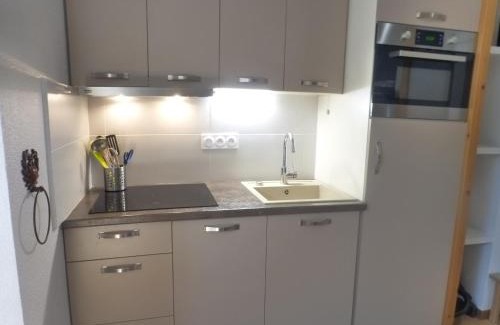 Brides-les-Bains Apartment | Studio cosy avec balcon, Wi-Fi, proche thermes et télécabine à Brides-les-Bains - FR-1-512-51