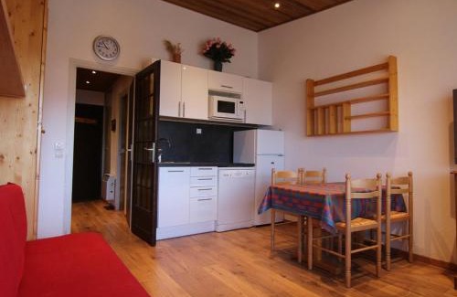 Jeux Apartment | Studio cosy pour 4 à L'Alpe d'Huez, proche pistes et commerces, balcon sud, casier à skis. - FR-1-405-117