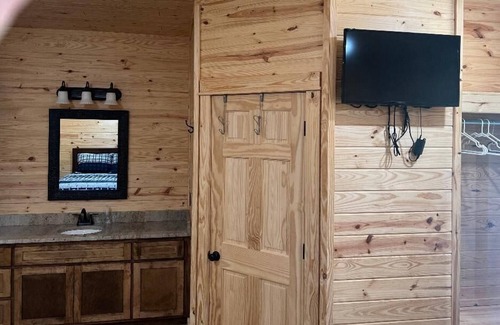 Moscow Apartment | Studio cottage in gated hunting lodge -5 minutes from Saracen Casino