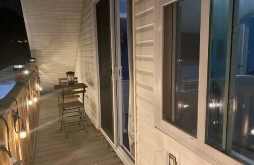 East Ocean View Apartment | Studio couple a few blocks from the beach!