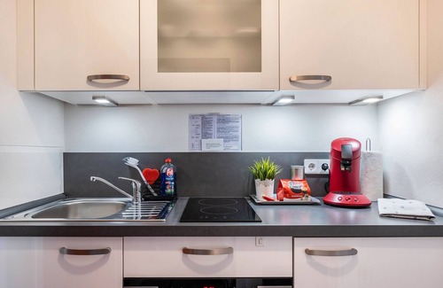 Schoenwald Apartment | Studio 'Morgensonne' with Private Terrace and Wi-Fi