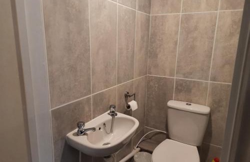 Winterton-on-Sea Apartment | studio flat with on-site parking & pet friendly