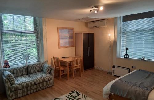 Winterton-on-Sea Apartment | studio flat with on-site parking & pet friendly