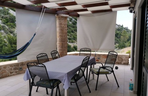 Gdinj Apartment | Studio flat with terrace Cove Medvidina, Hvar (AS-22019-a)