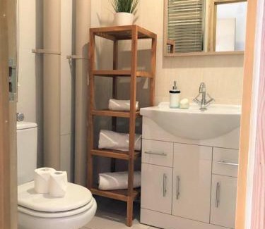 Kentish Town Apartment | Studio Flat without kitchen at Kentish Town